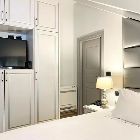 Shard Boutique B&B 티라나