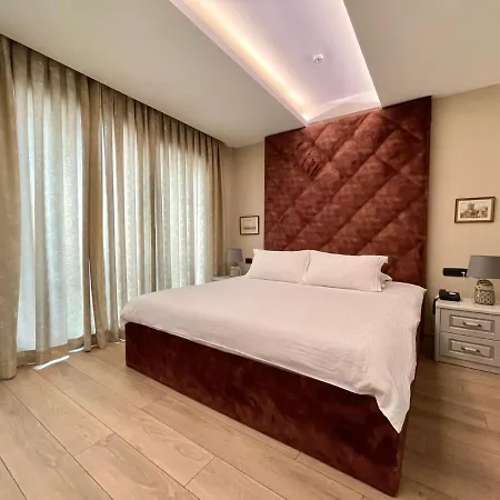 Shard Boutique Tiran