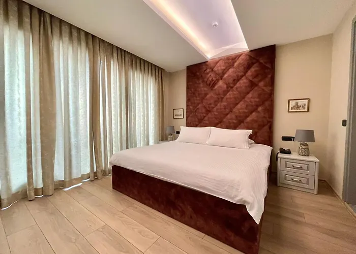 Shard Boutique Τίρανα