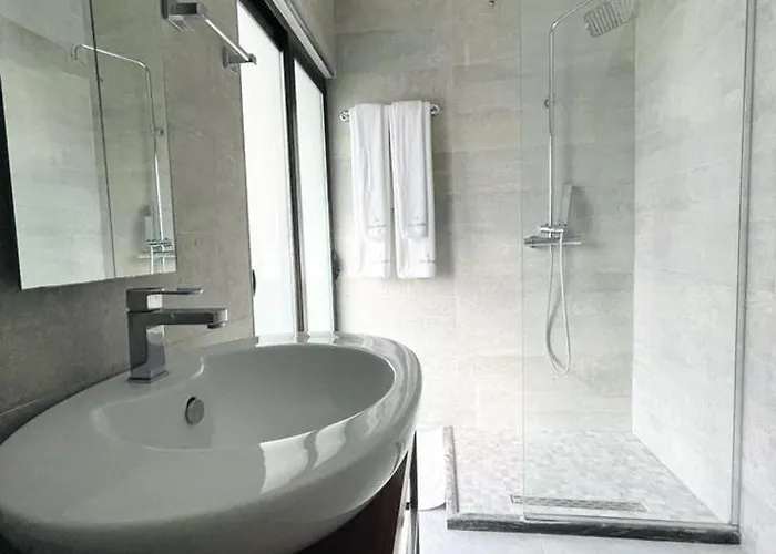 Shard Boutique 3* Τίρανα